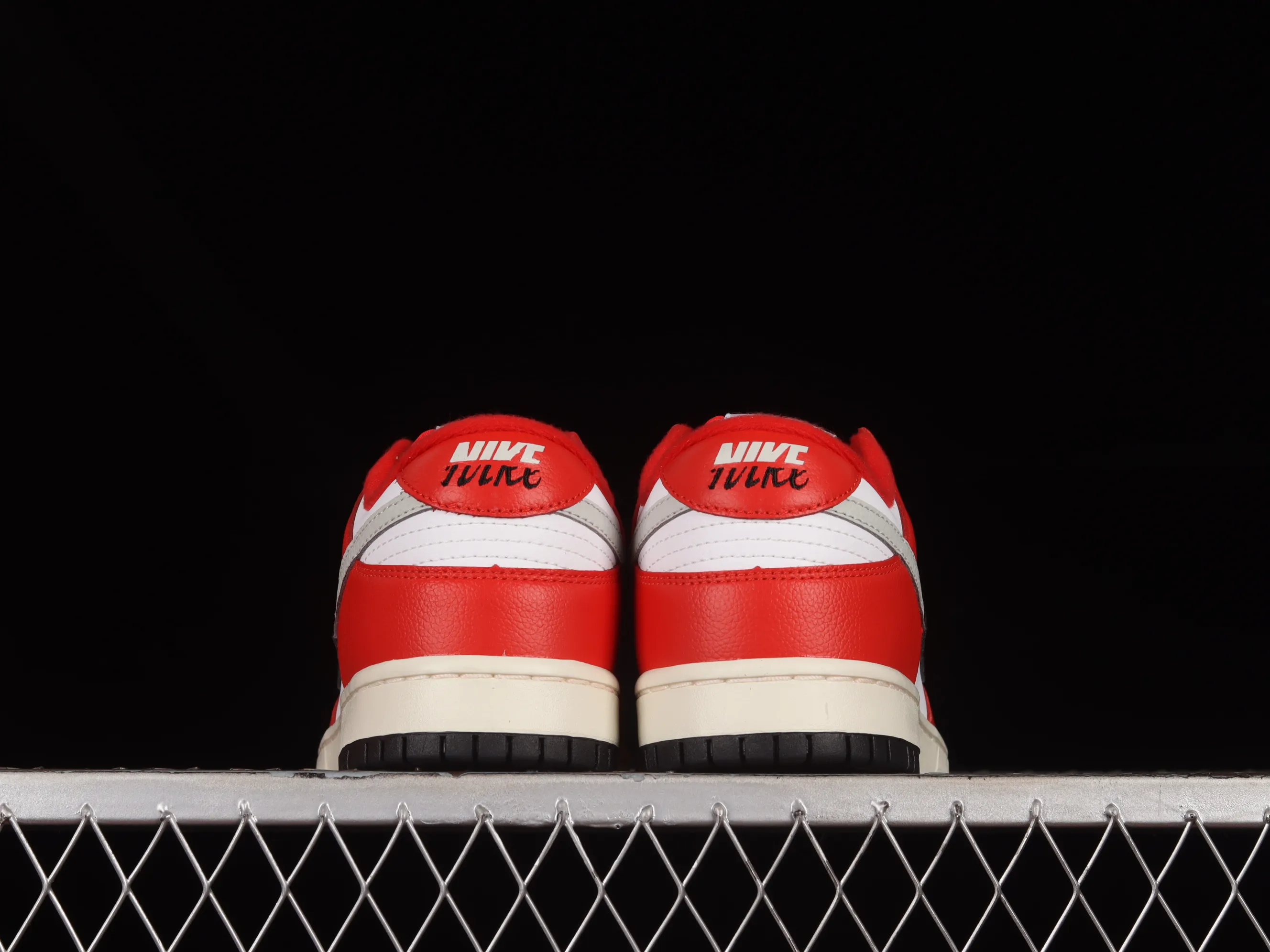 All categories Nk SB Dunk series Nk SB Dunk Low low-top sneakers Nk Dunk Low "Chicago Split" Chicago color matching SB low-top sports and leisure sneakers DZ2536-600